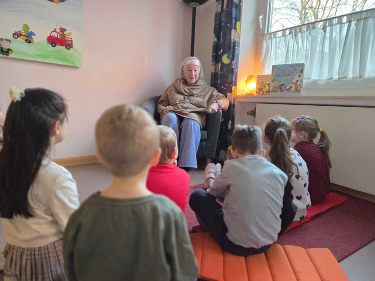 Vorleseoma Rosemarie | St. Christophorus